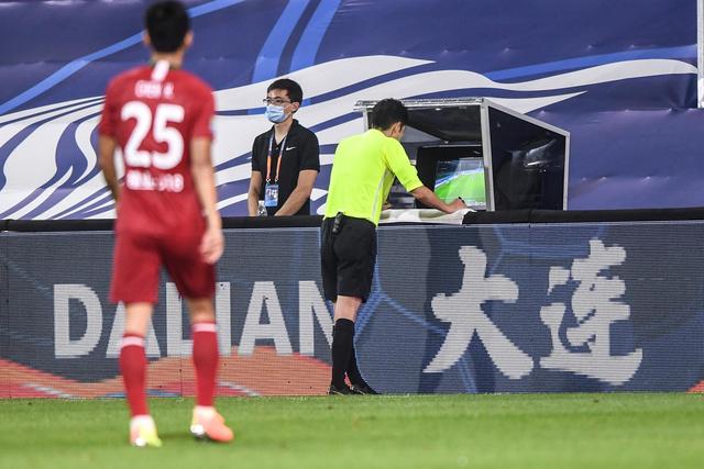 中国足协公布2027国际裁判候选名单，麦麦提江入选